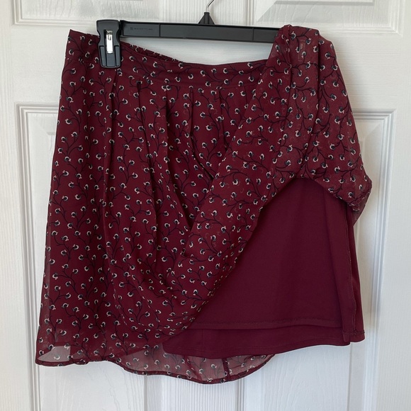 BOGO Old Navy Maroon Pleated Mini Skirt - Picture 3 of 7